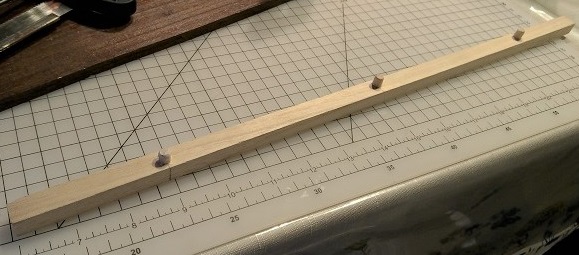 100均セリアの板材でアウトドア用大小(2Way)ミニテーブルを作った。天板受け部分のダボ